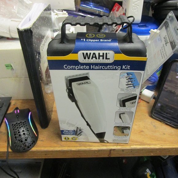 Wahl Complete 20 Piece Hair Cutting Kit (79235) Clippers Trimmers (White) - Picture 1 of 1